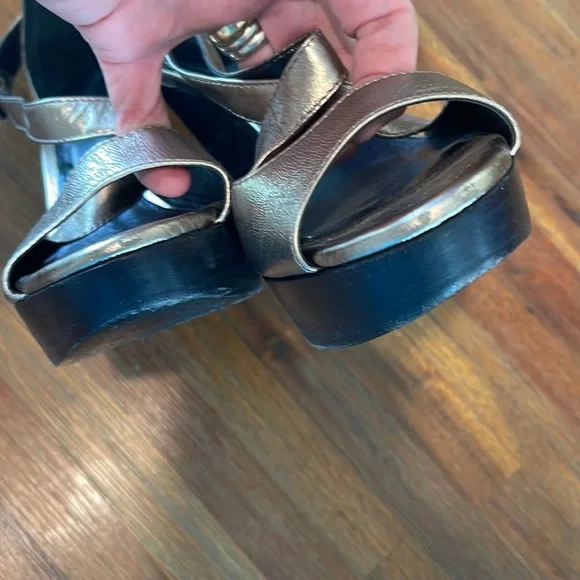Burberry Metallic Gold Wooden Wedge Heel Leather Criss Cross Sandal - 41 10 - Picture 5 of 16